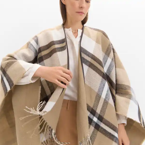 Poncho con flecos reversible