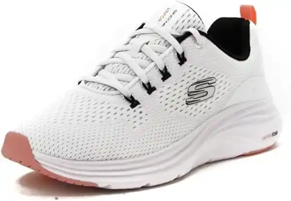 Skechers para un look sporty chic