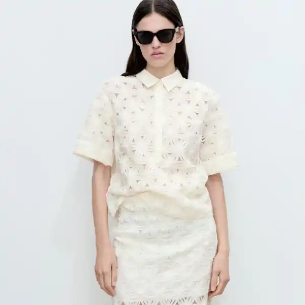Camisa calada con textura flores