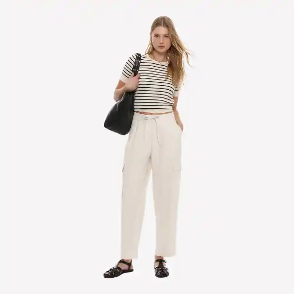Pantalón cargo con pliegues