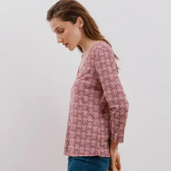 Cortefiel, camiseta fluida con escote pico