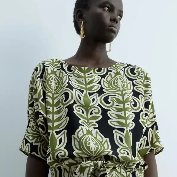 Sfera, blusa manga japonesa