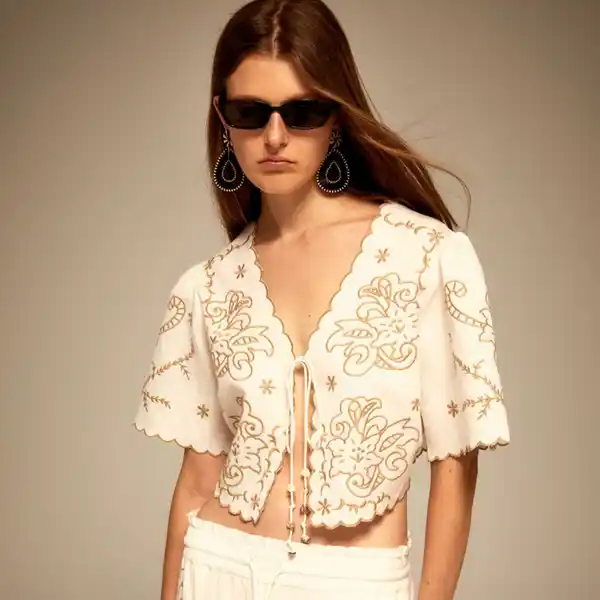 Blusa con lazadas de Sfera
