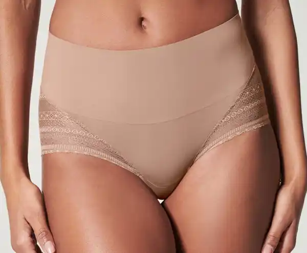 Spanx, braga invisible de talle alto con encaje geometrico