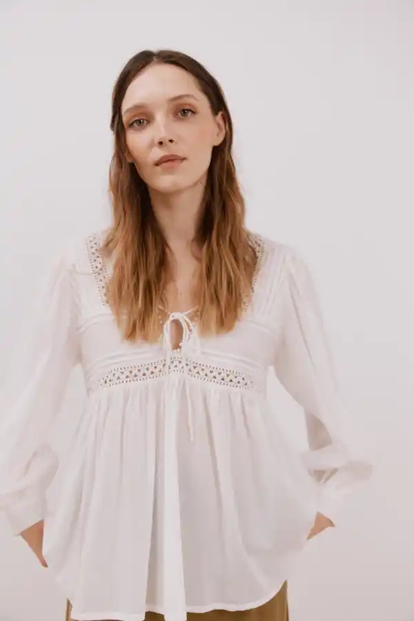 Blusa blanca entredoses