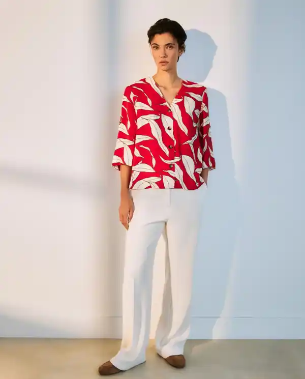 Blusa de mujer cuello pico manga corta Woman El Corte Inglés