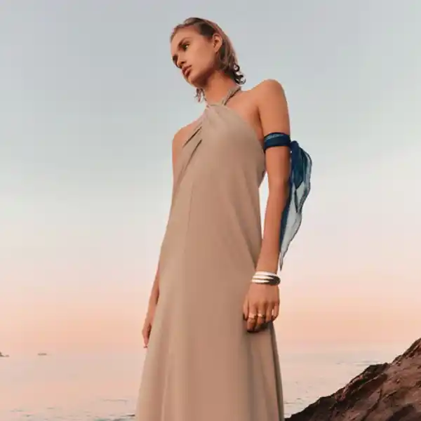 Vestido con cuello halter de Mango