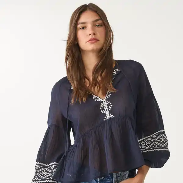 Blusa bordada de Stradivarius