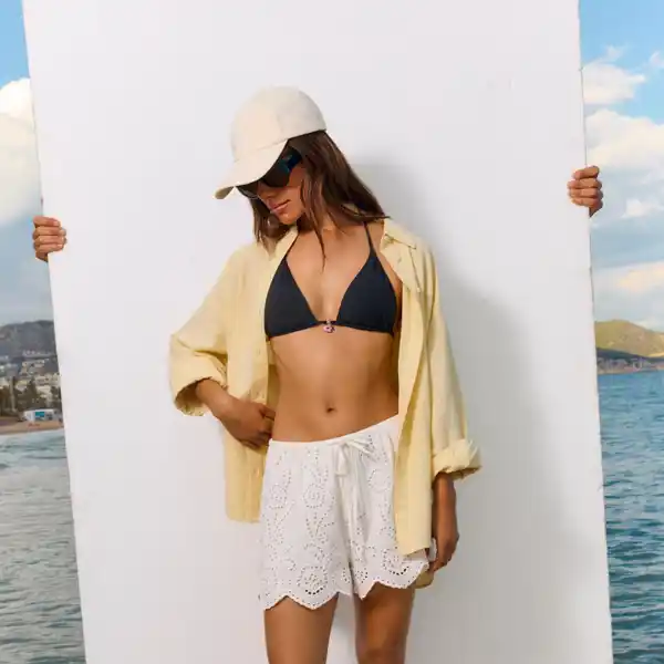 Camisa amarilla de Stradivarius
