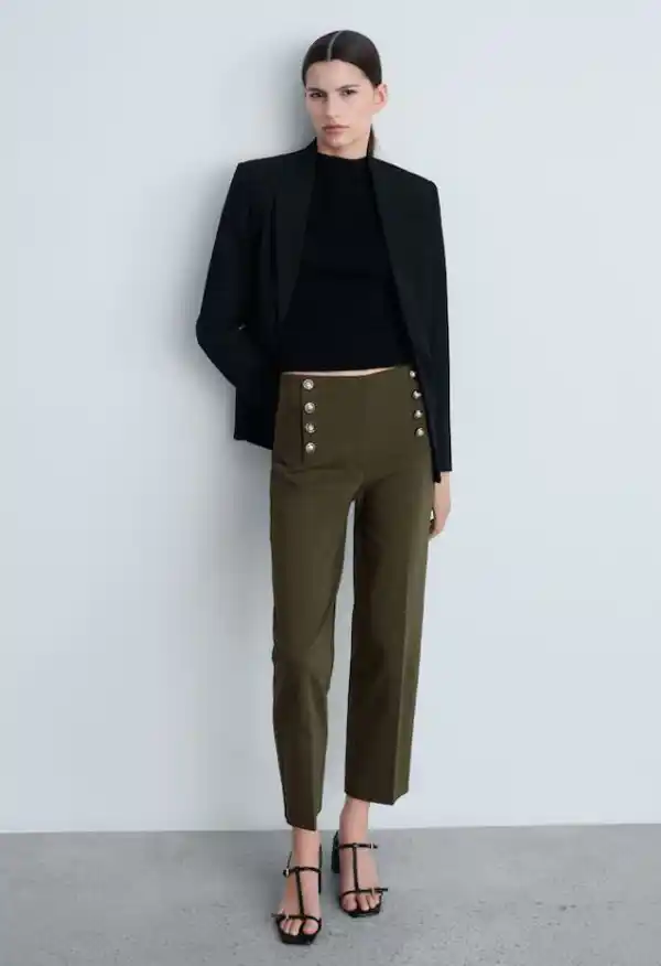 Pantalón recto botones joya