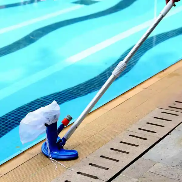 Cepillo limpiador al vacío para piscina