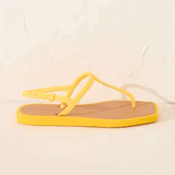 Chanclas entrelazadas de punta cuadrada