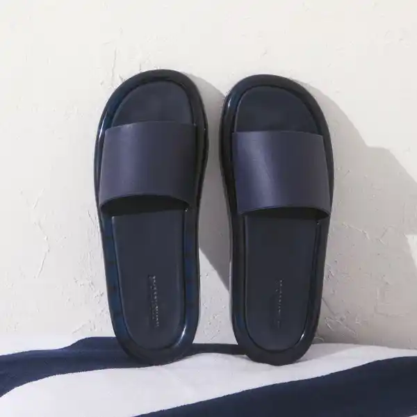 Sandalias tipo pala en azul marino