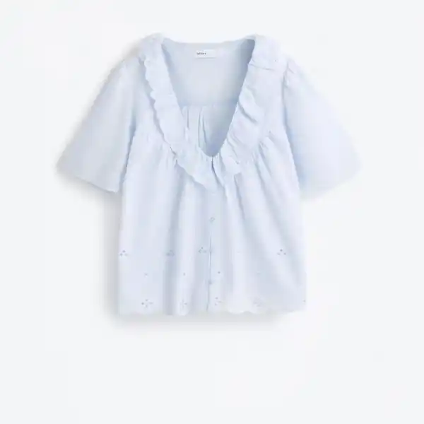 Blusa con bordado suizo