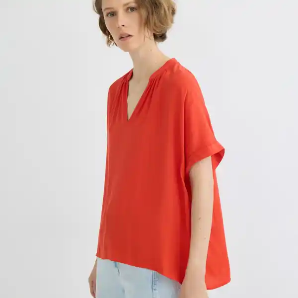 Vila, blusa con manga corta y cuello pico